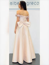 Abito con gonna ampia in raso con scollo ricamato