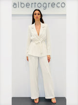 Tailleur pantaloni con giacca con cintura annodabile