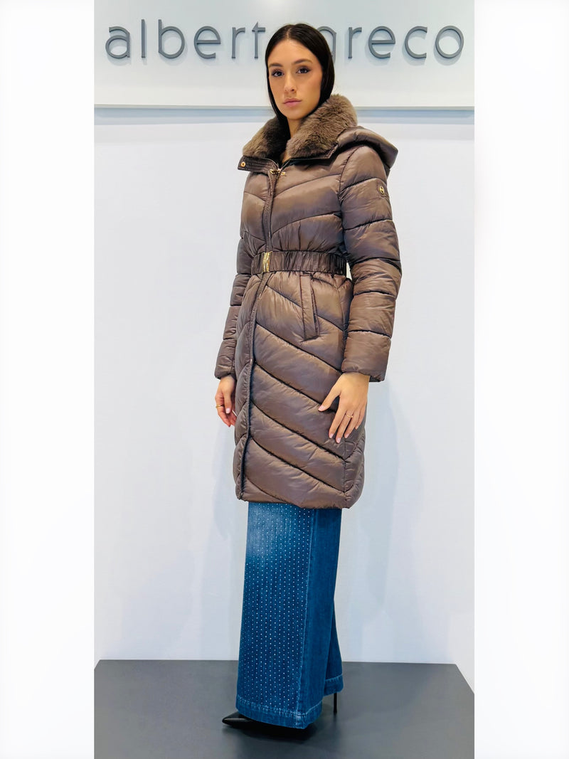 Piumino donna lungo con collo in eco pelliccia