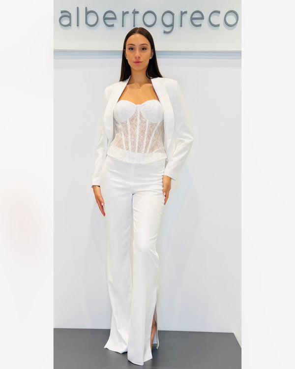 Completo bustier in pizzo, giacca e pantaloni in crepe