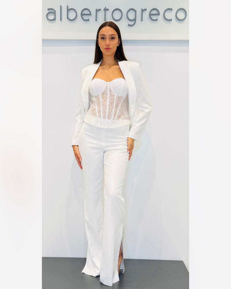 Completo bustier in pizzo, giacca e pantaloni in crepe