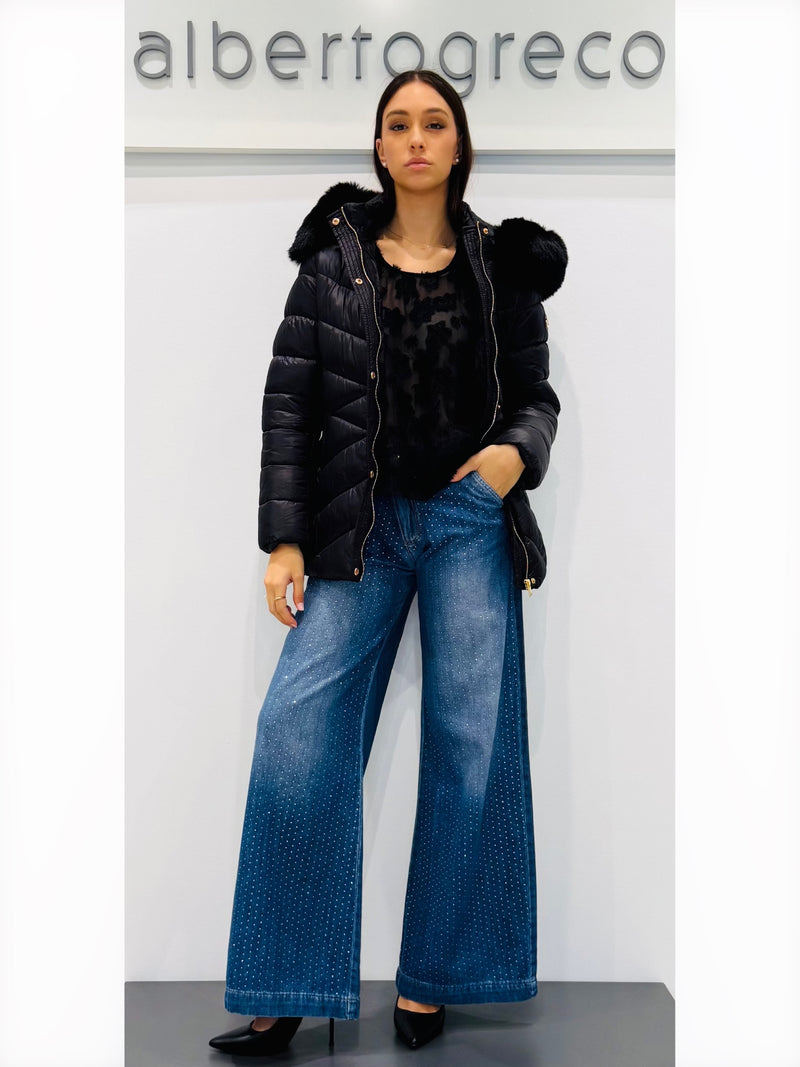 Piumino donna con bordo cappuccio in eco pelliccia