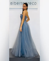Abito lungo bustier con gonna ampia in tulle