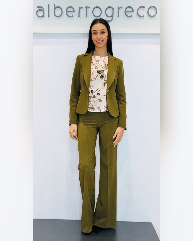 Blusa fantasia floreale con manica corta
