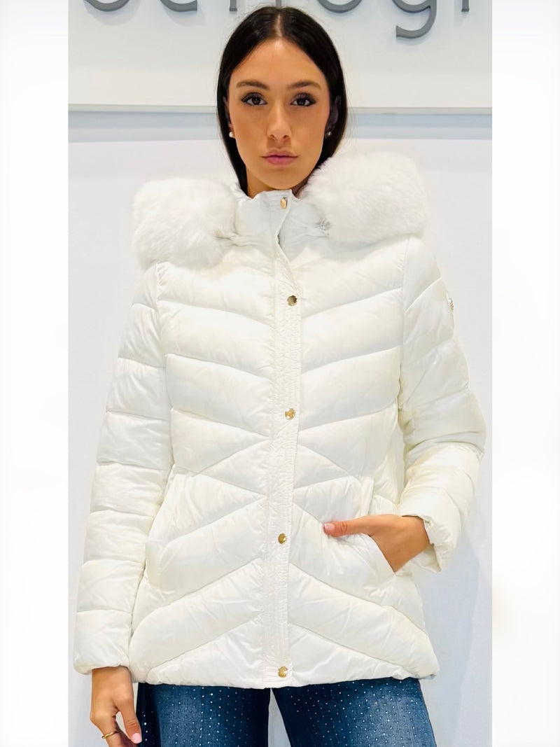 Piumino donna con bordo cappuccio in eco pelliccia