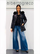 Piumino donna con bordo cappuccio in eco pelliccia