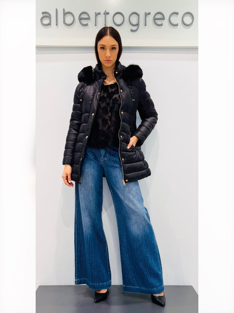 Piumino donna con bordo cappuccio in eco pelliccia