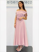 Abito midi con scollo omerale