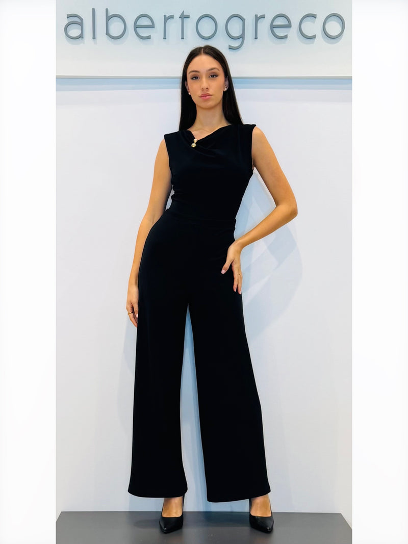 Tuta in crepe girocollo con drappeggio