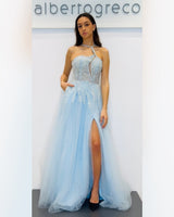 Abito con corpetto ricamato in paillettes e gonna ampia in tulle