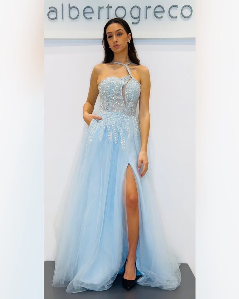 Abito con corpetto ricamato in paillettes e gonna ampia in tulle