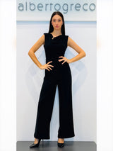 Tuta in crepe girocollo con drappeggio