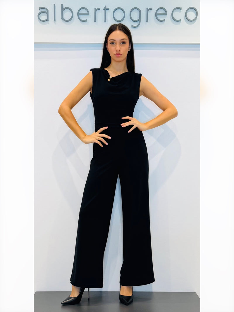 Tuta in crepe girocollo con drappeggio