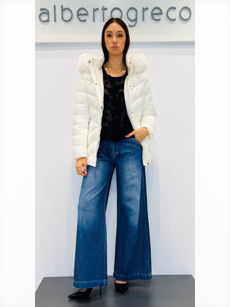 Piumino donna con bordo cappuccio in eco pelliccia