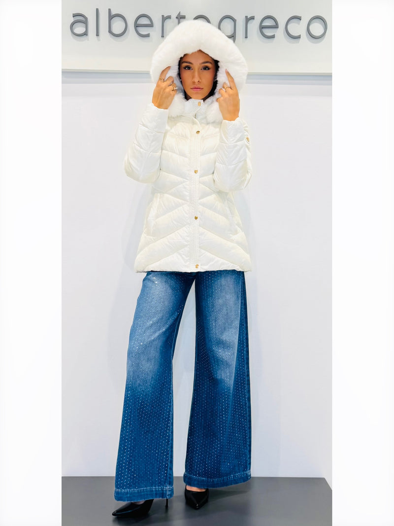 Piumino donna con bordo cappuccio in eco pelliccia