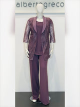 Completo con giacca lunga in pizzo, top e pantaloni