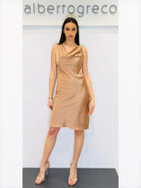 Abito con collo a cappuccio