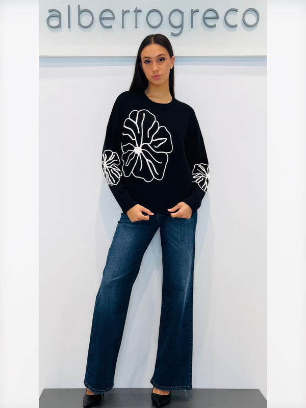 Maglia girocollo con ricamo
