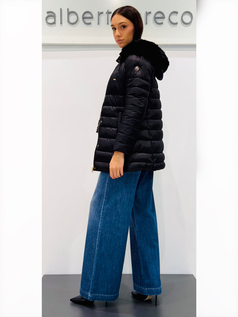 Piumino donna con bordo cappuccio in eco pelliccia