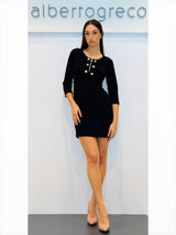 Abito corto con zip e bottoni su scollo