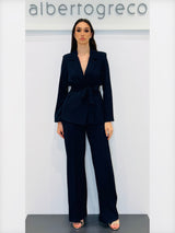 Tailleur pantaloni con giacca con cintura annodabile