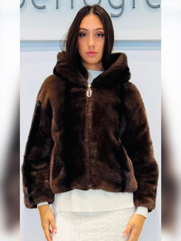 Eco pelliccia corta con cappuccio