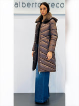 Piumino donna lungo con collo in eco pelliccia
