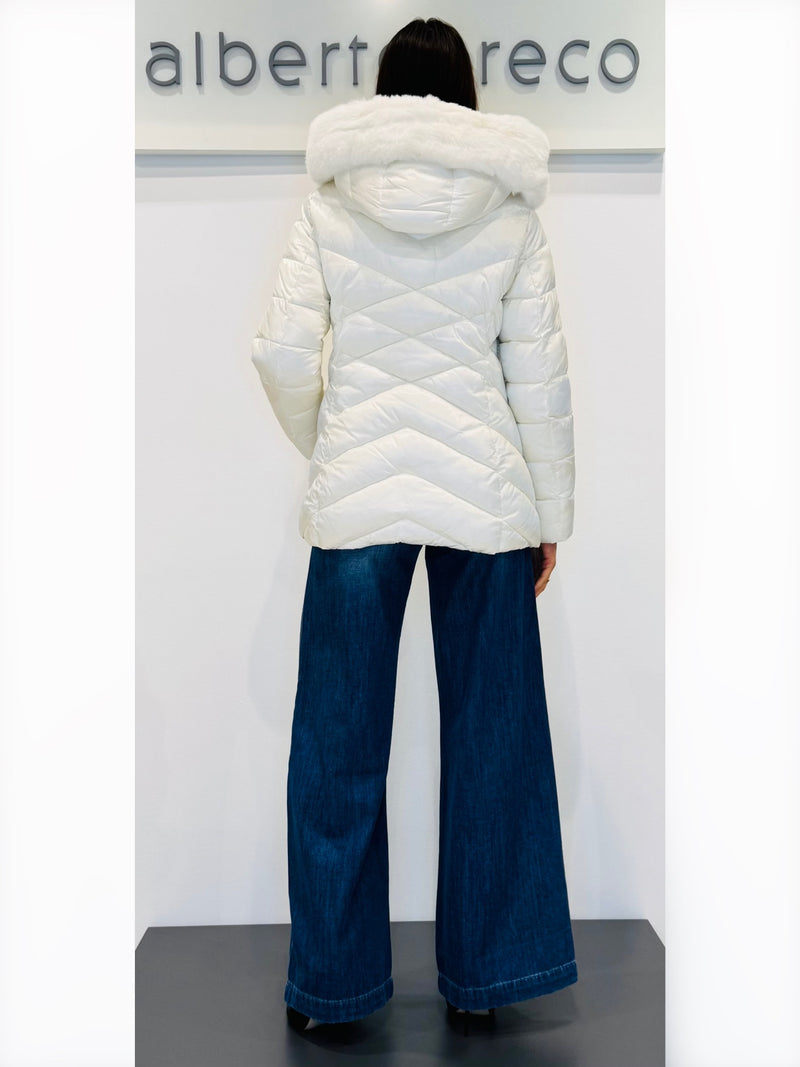 Piumino donna con bordo cappuccio in eco pelliccia