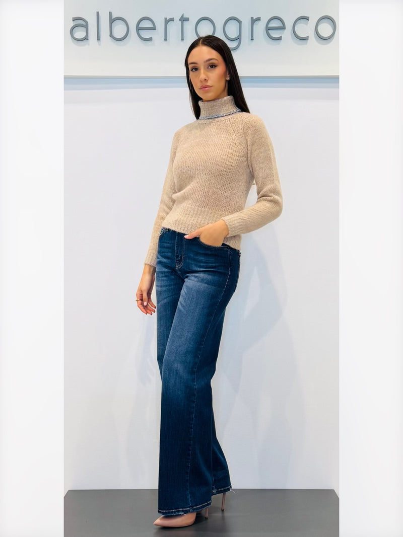 Maglia dolcevita con bordo in filato laminato su collo