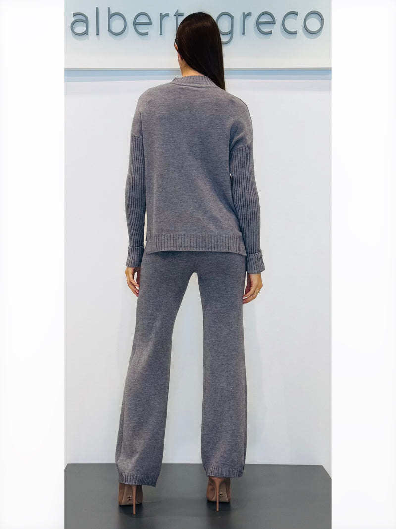 Coordinato maglia ampia e pantaloni