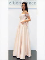 Abito con gonna ampia in raso con scollo ricamato