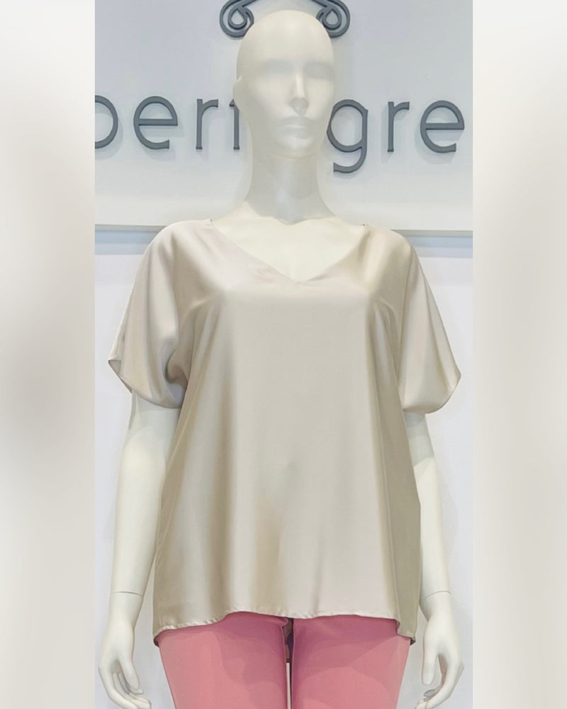 Blusa in raso con scollo a V