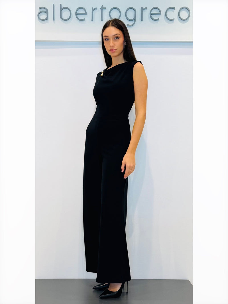 Tuta in crepe girocollo con drappeggio