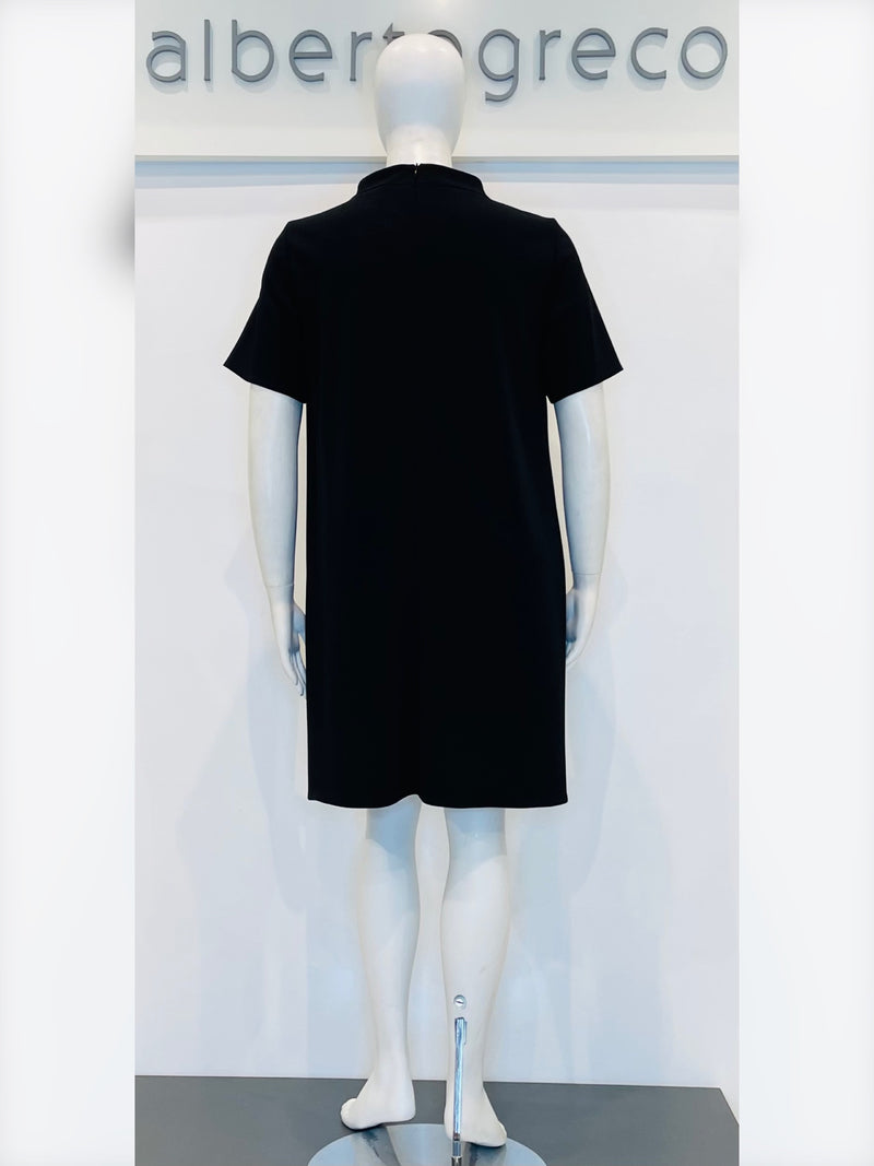 Abito corto con applicazione in cristalli su spalla