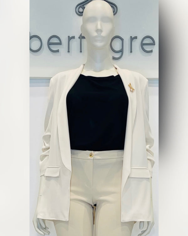 Giacca boyfriend vestibilità curvy con manica arricciata