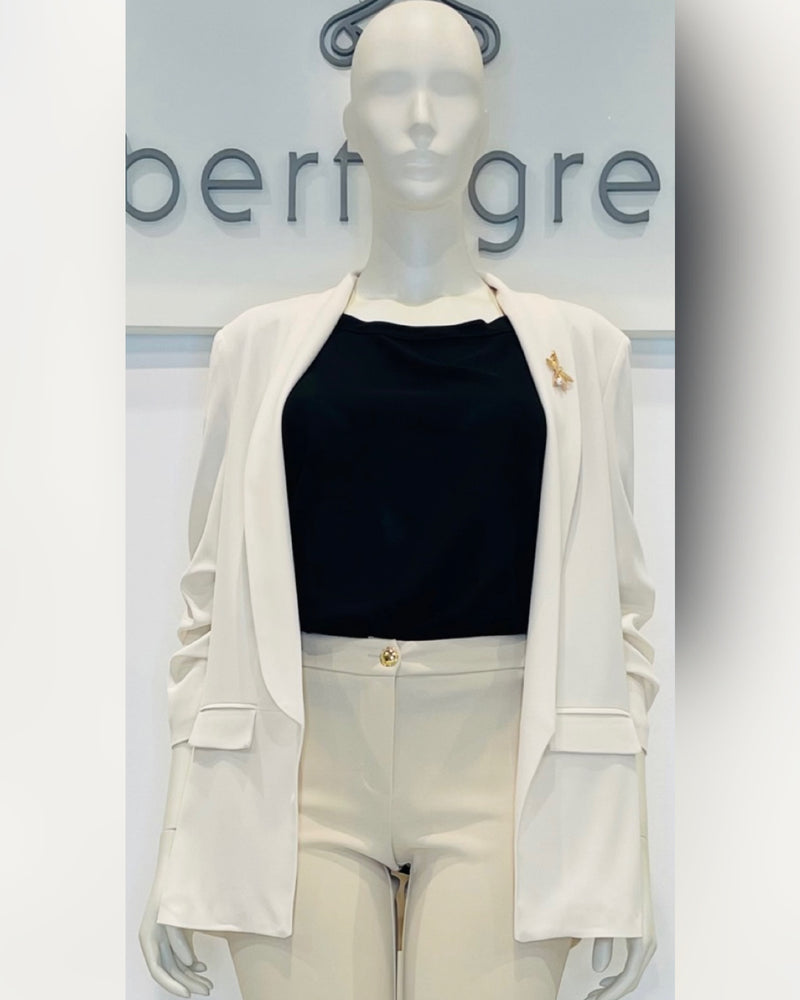 Giacca boyfriend vestibilità curvy con manica arricciata