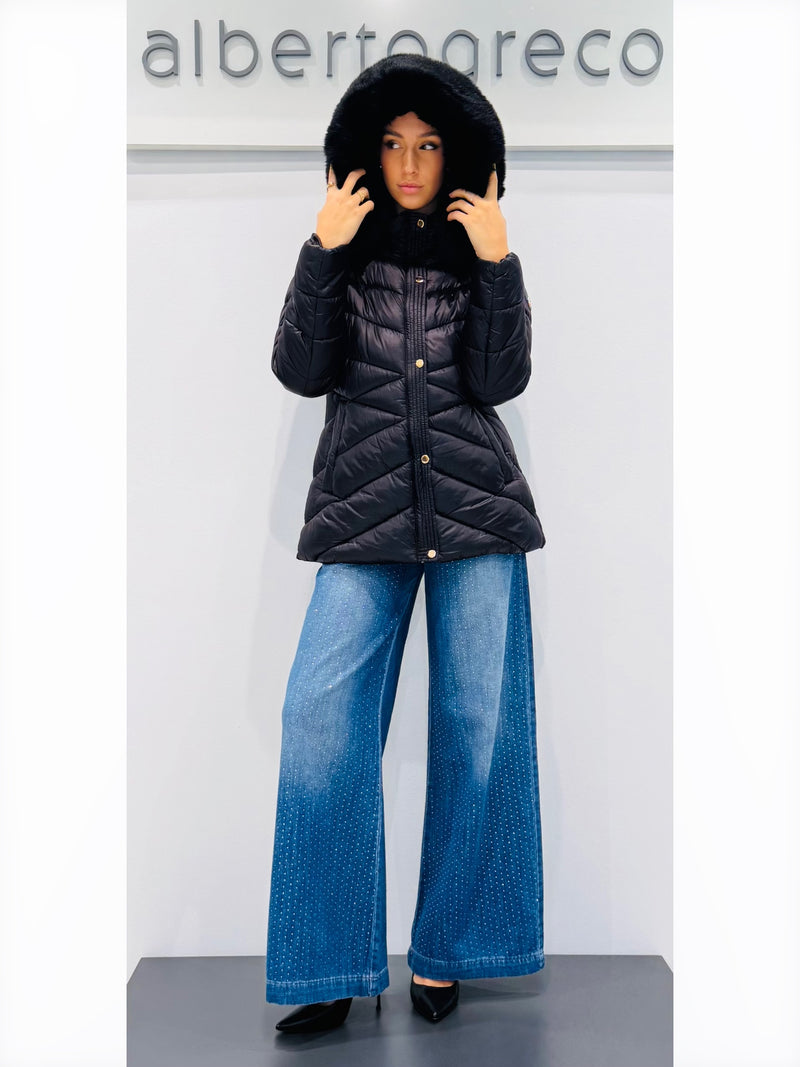 Piumino donna con bordo cappuccio in eco pelliccia