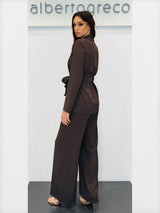 Tailleur pantaloni con giacca con cintura annodabile