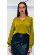 Blusa in raso con scollo a V