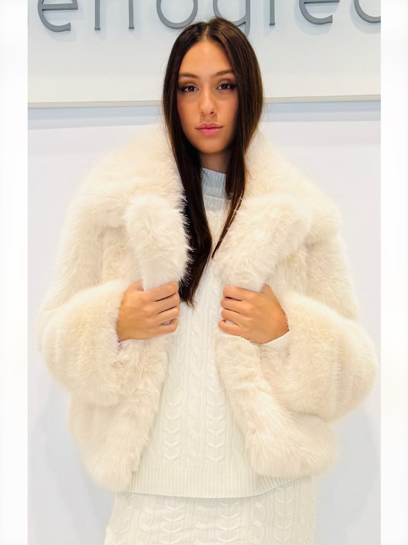 Eco pelliccia corta con collo a camicia