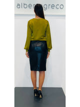 Blusa in raso con scollo a V