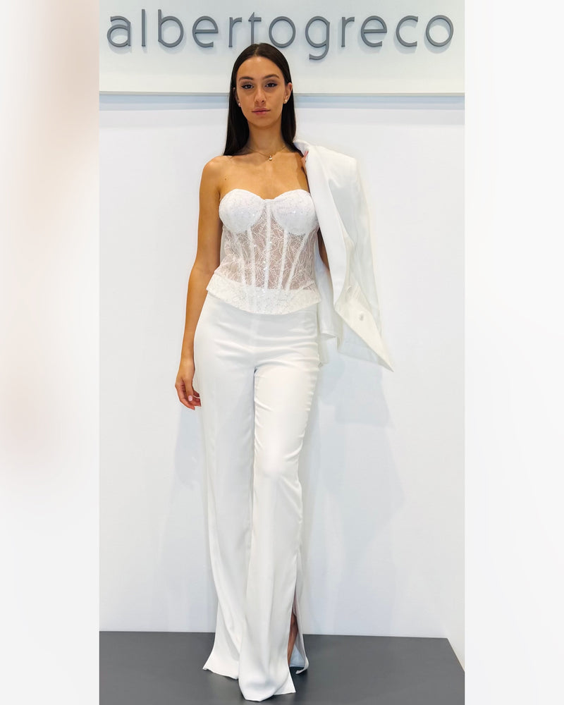 Completo bustier in pizzo, giacca e pantaloni in crepe