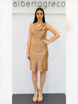 Abito con collo a cappuccio