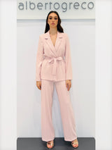 Tailleur pantaloni con giacca con cintura annodabile