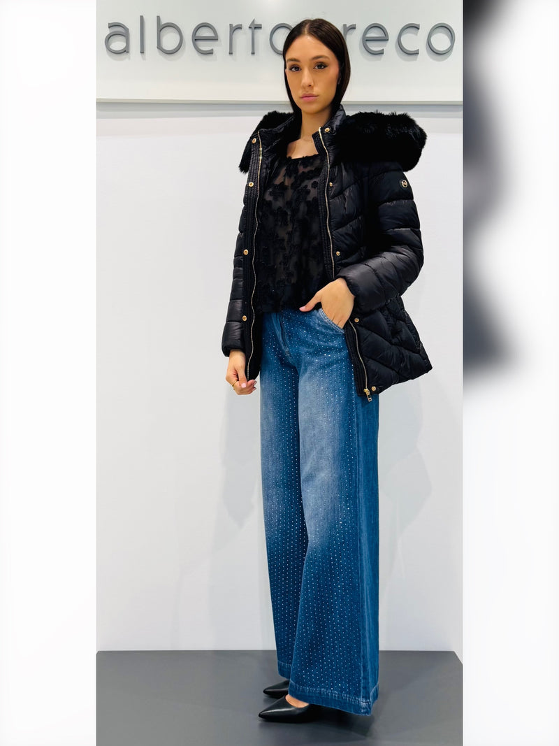 Piumino donna con bordo cappuccio in eco pelliccia