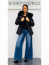 Piumino donna con bordo cappuccio in eco pelliccia