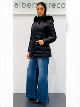 Piumino donna con bordo cappuccio in eco pelliccia