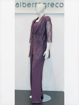 Completo con giacca lunga in pizzo, top e pantaloni
