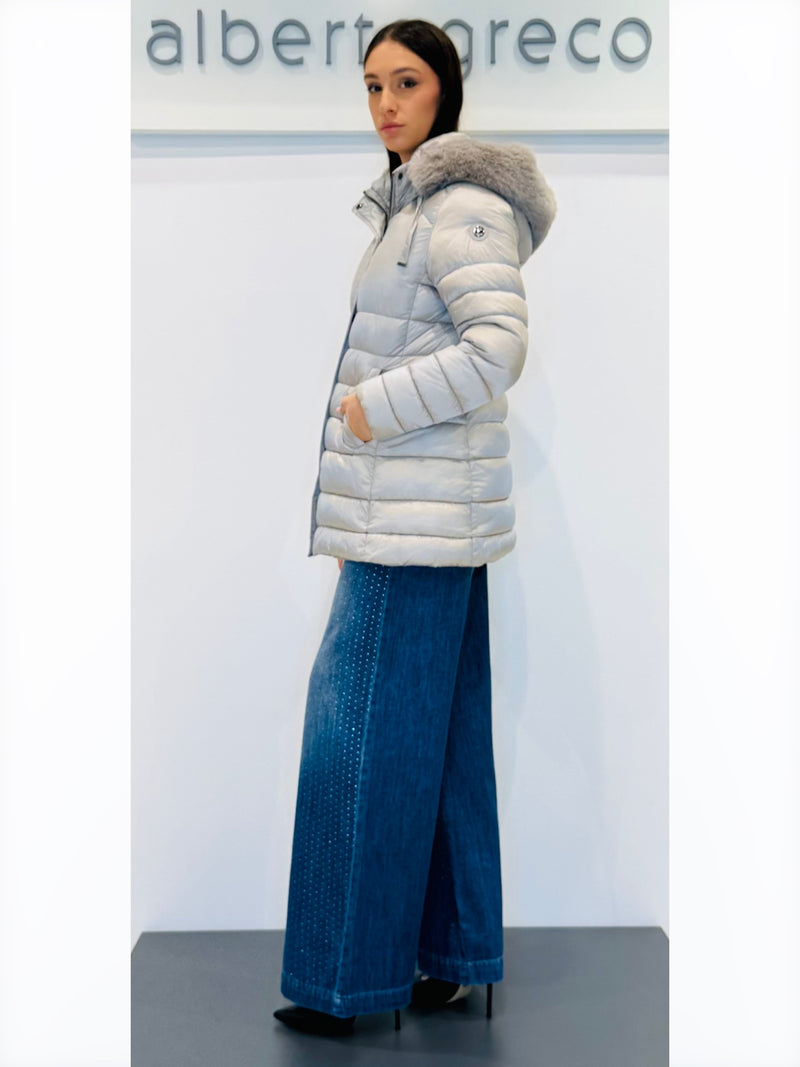 Piumino donna con bordo cappuccio in eco pelliccia