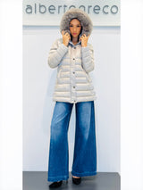 Piumino donna con bordo cappuccio in eco pelliccia